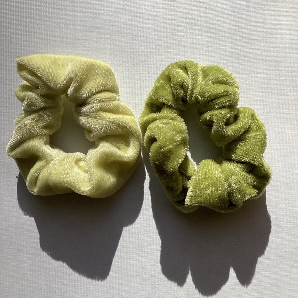 New Bundle of 2 Hair Scrunchies Athletic Athleisure Outdoor Activewear Boho